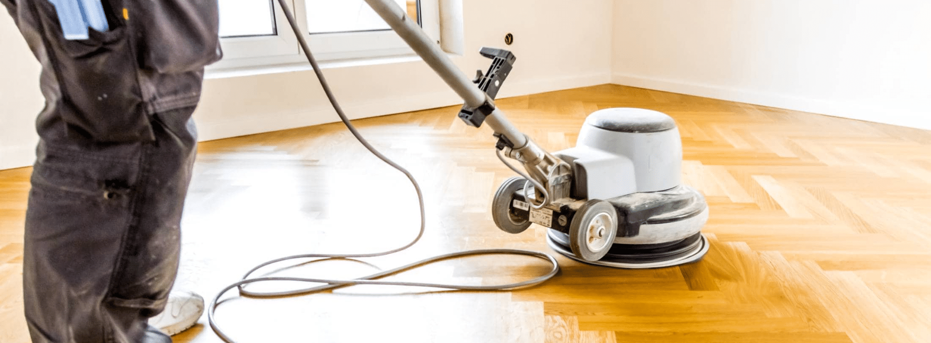 In Uxbridge, UB8, Mr Sander® are using a Bona FlexiSand 1.5, a powerful floor buffer sander with a diameter of 407 mm. It has a 1.5 kW effect and operates on 230V with a frequency of 50 Hz/60 Hz. The sander is connected to a dust extraction system equipped with a HEPA filter to ensure a clean and efficient sanding process.