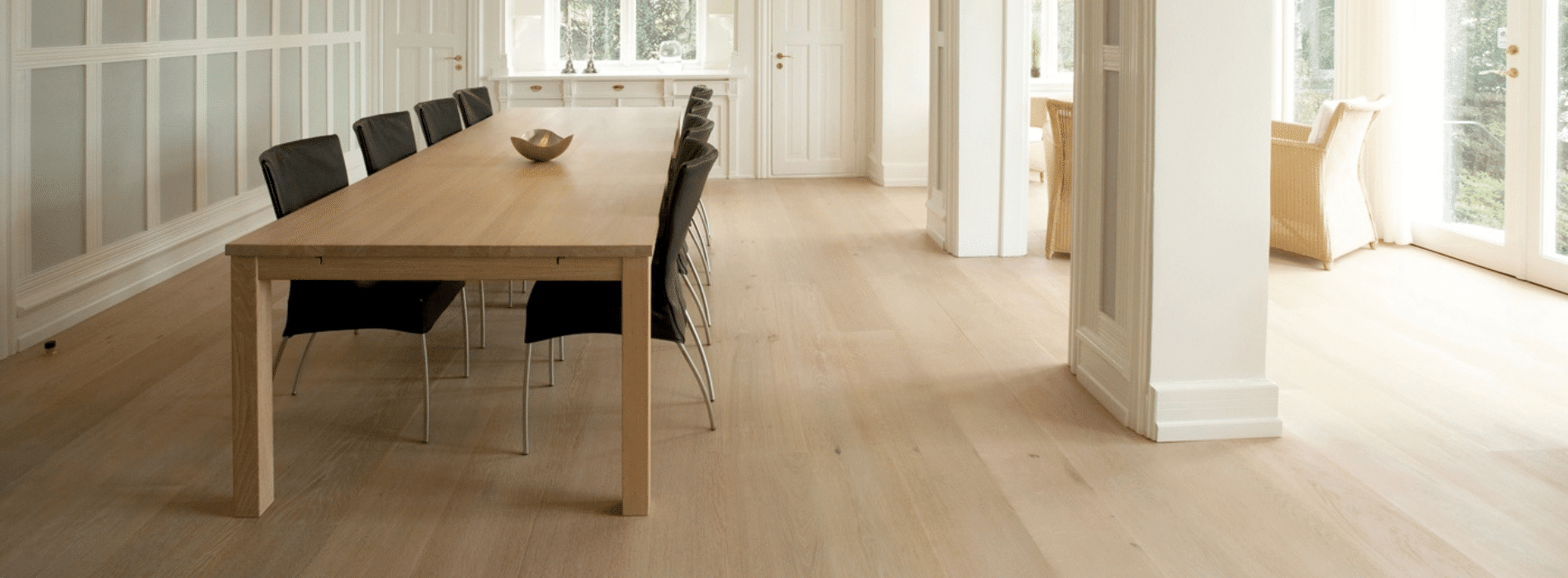 Expertly restored 7-year-old hardwood floor in Coulsdon, CR5. Mr Sander® used Bona 2.5K Frost whitewashing and Traffic HD 16% sheen matte lacquer. Durable and stunning, this finish guarantees long-lasting beauty. 