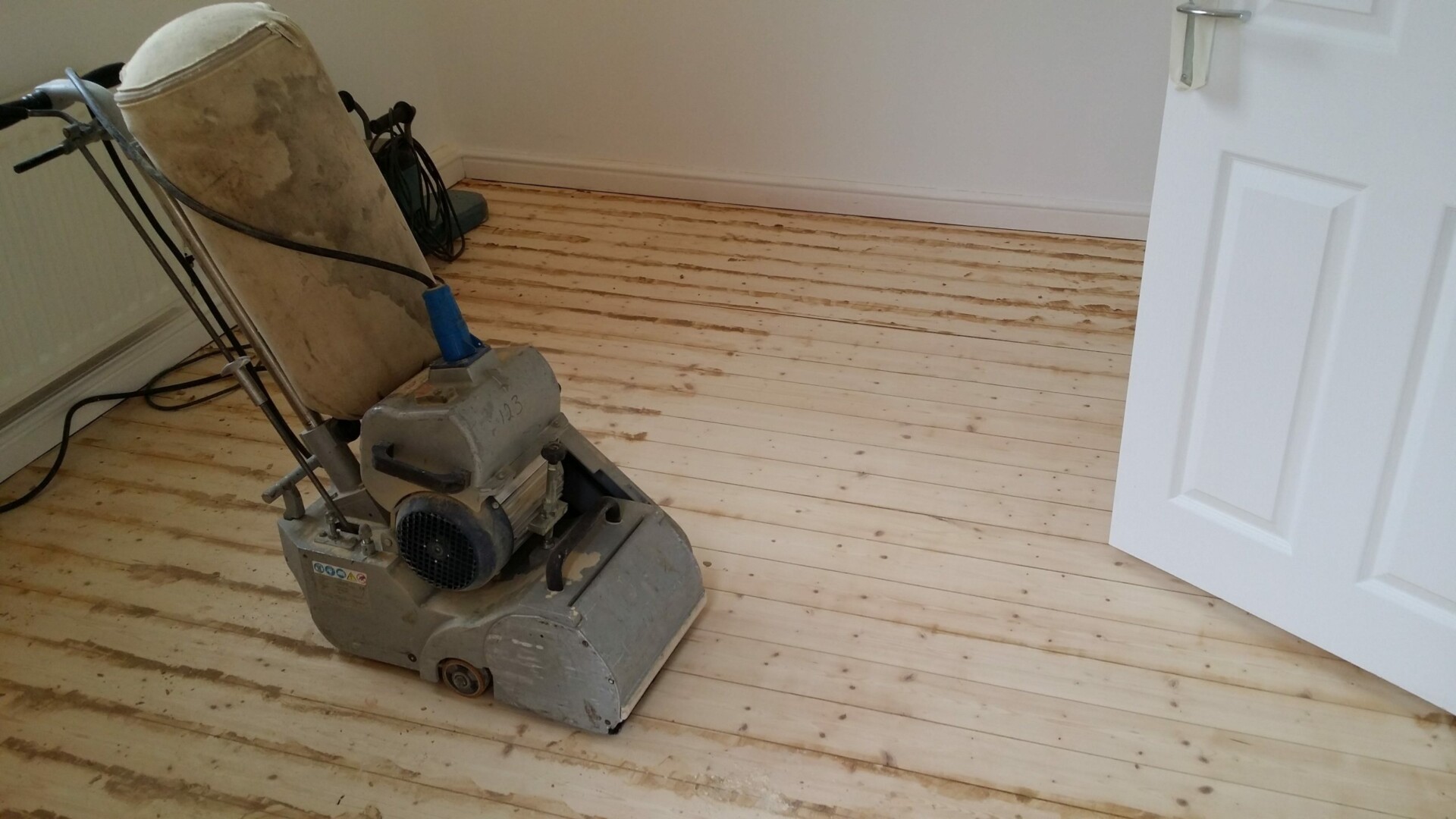 Oval Floor Sanding, Floorboards Restoration & Parquet Repair - SE11
