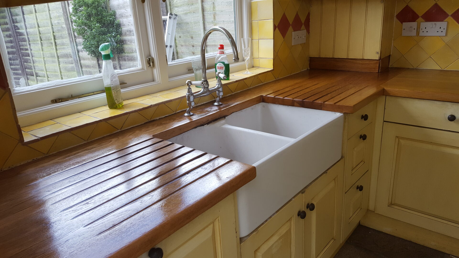 How to Keep Wooden Worktops Hygienic with Sanding and Oiling