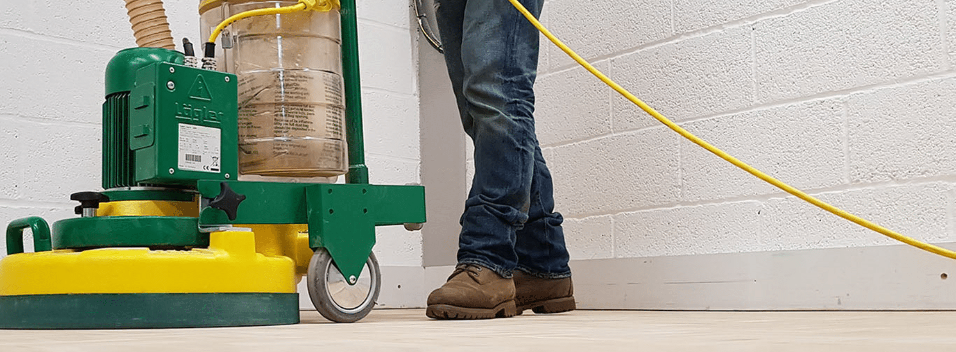 In Rotherhithe, SE15, Mr Sander® use the Bona FlexiSand 1.9, a powerful buffer sander (Ø 407 mm) with 1.9 kW effect, 230 V voltage, and 50 Hz/60 Hz frequency. It is connected to a dust extraction system equipped with a HEPA filter, ensuring a clean and efficient sanding process for parquet floors.