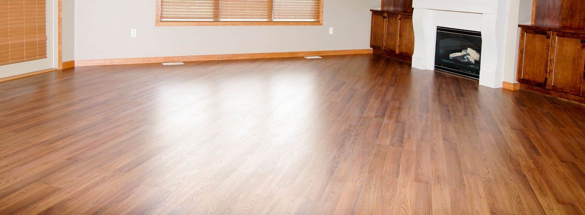 Professionally renewed 7-year-old hardwood floor in Chislehurst, BR7. Mr Sander® utilized Bona 2.2K Frost whitewashing and Traffic HD 16% sheen matte lacquer, ensuring both endurance and exquisite aesthetics. Enjoy timeless elegance with this resilient, visually captivating finish.