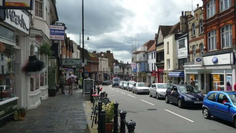 Dorking_High_Street_in_July_2009_3