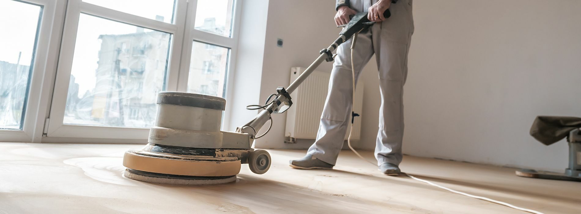 Mr Sander® are utilizing the Bona FlexiSand 1.5, a remarkable sander specifically designed for sanding Parquet floors. With a diameter of 407 mm, it offers an optimal dimension for efficient sanding. Boasting an impressive 1.5 kW power output, it ensures a highly effective sanding process. Operating at a voltage of 230 V and a frequency of 50 Hz/60 Hz, this sander is suitable for various power supply configurations. When paired with the unique Bona Power Drive plate, it enables powerful and direction-free sanding, resulting in a pristine finish by effortlessly removing layers of existing coatings down to the bare wood. The combination guarantees a clean and efficient outcome, leaving the Parquet floor beautifully restored. 