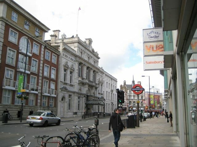 fulham_broadway_and_fulham_town_hall_-_geograph-org-uk_-_864136