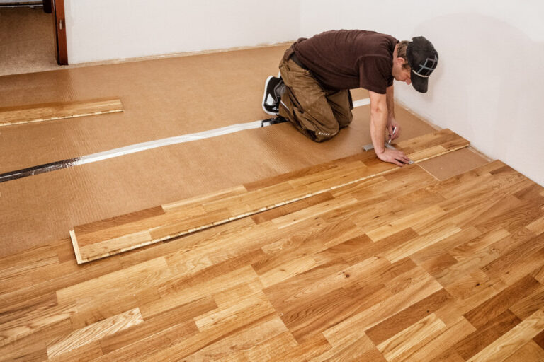 Floor fitter marking edge plank for precise Kährs Floor Fitting