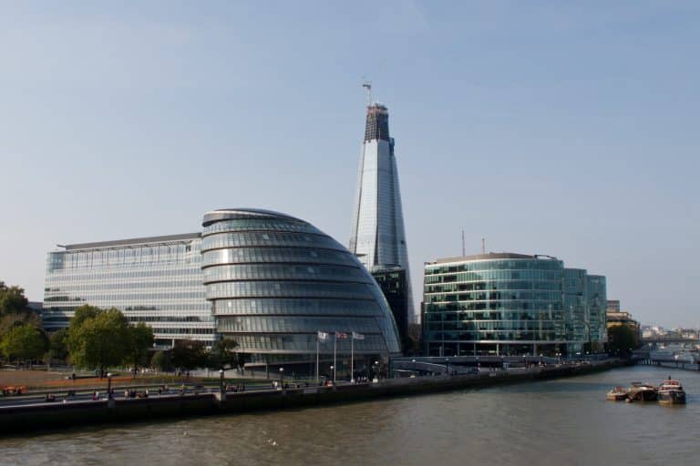 Southwark,_More_London,_City_Hall,_Shard_London_Bridge,_river_Thames
