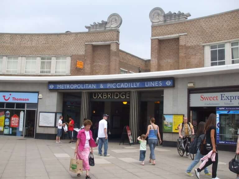 Uxbridge_station_entrance