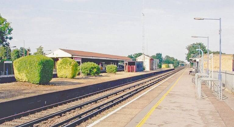 Walton-on-Thames_Station_geograph-4050141-by-Ben-Brooksbank