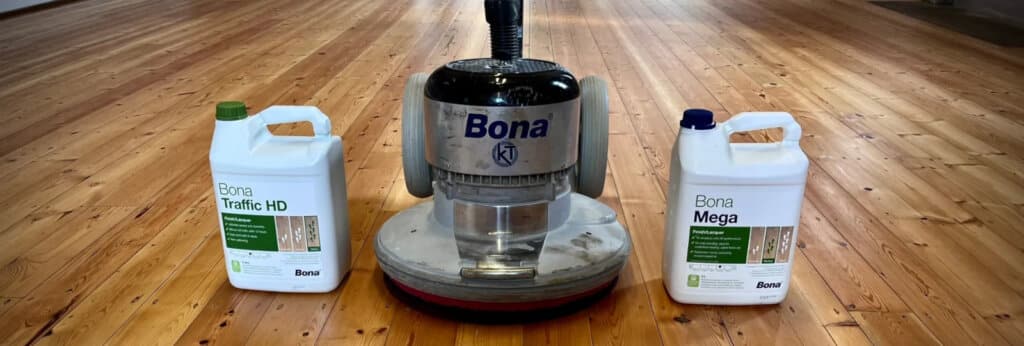 Mr Sander® is sanding an oak hardwood floor in a living room in Aldershot, UK, using a Bona FlexiSand 1.9 (AMO310002) buffer. The machine features dimensions of Ø 407 mm, 1.9 kW effect, 230 V voltage, 50 Hz frequency, 1-phase motor, and weighs 50 kg. It includes a 16 A overload switch, thermal protection, a recommended 16 A fuse, and an abrasive disc speed of 147 rpm, with a disc diameter of 407 mm. The machine's height, width, and depth are 1170 mm, 490 mm, and 640 mm, respectively.
