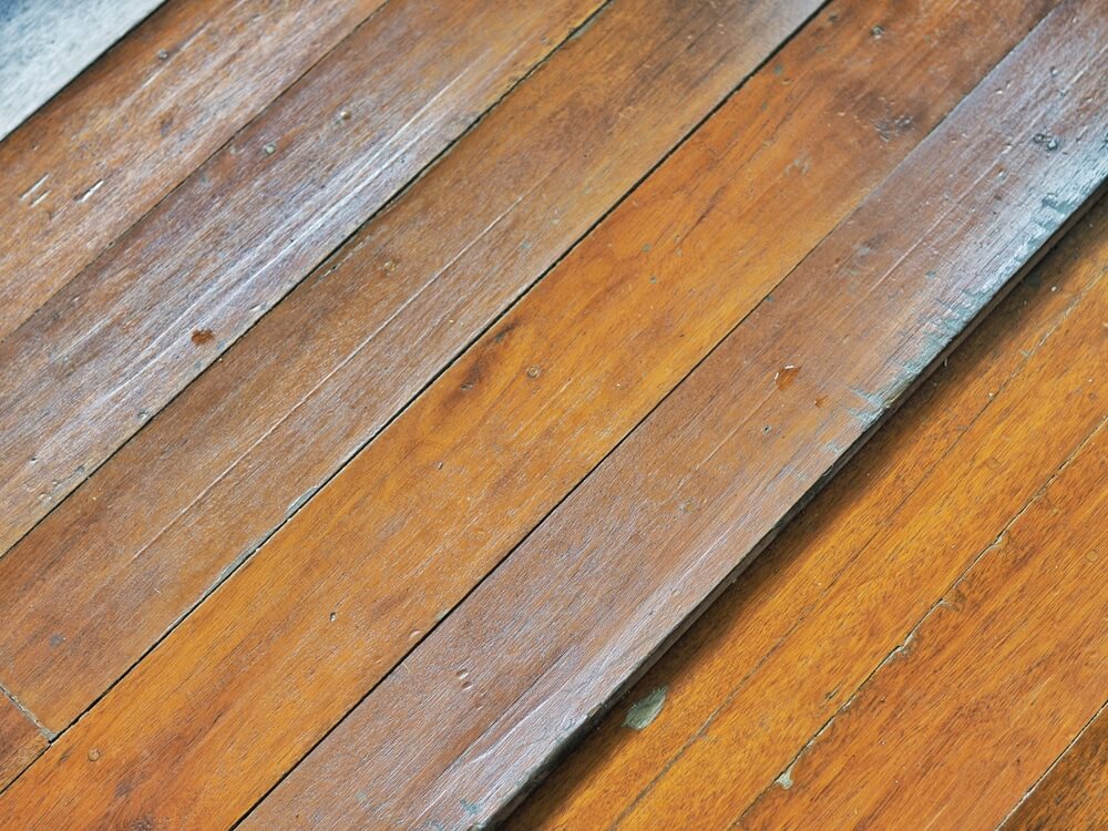 How do you tell if wood floors can be sanded?