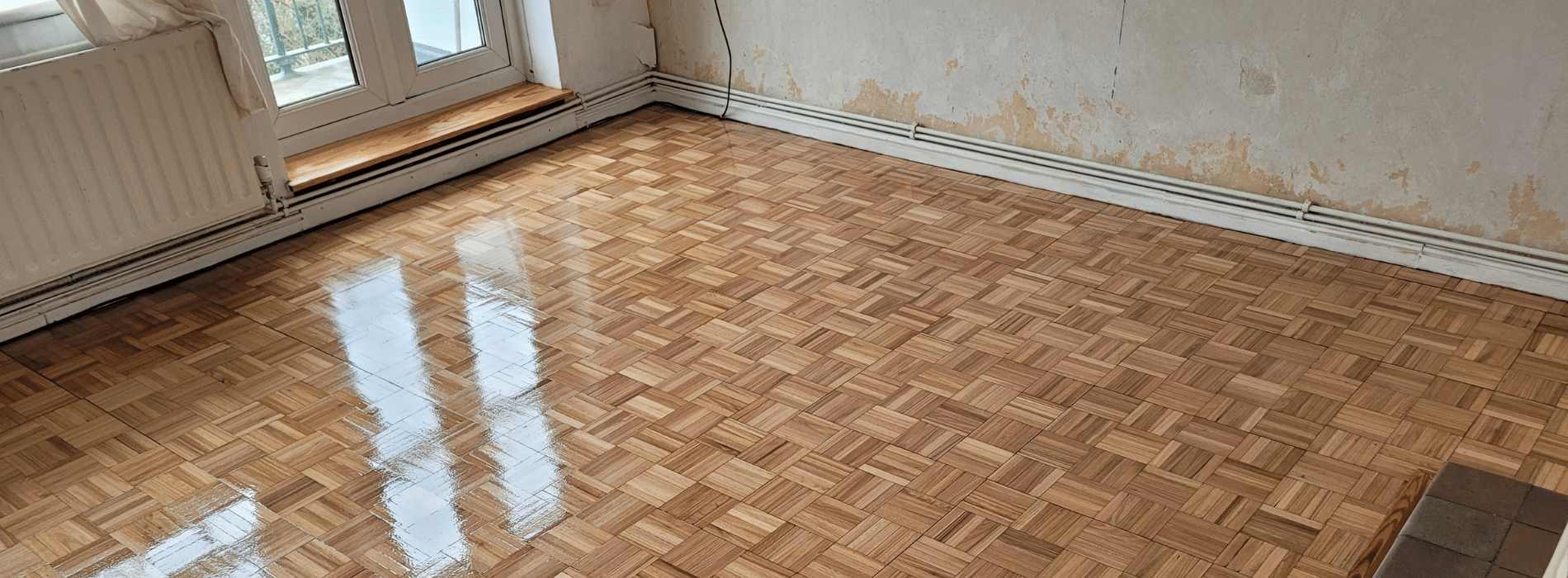 Expertly restored 6-year-old hardwood floor in Brick Lane, E1. Mr Sander® used Bona 2.5K Frost whitewashing and Traffic HD 20% sheen matte lacquer. Durable and stunning, this finish guarantees long-lasting beauty. 