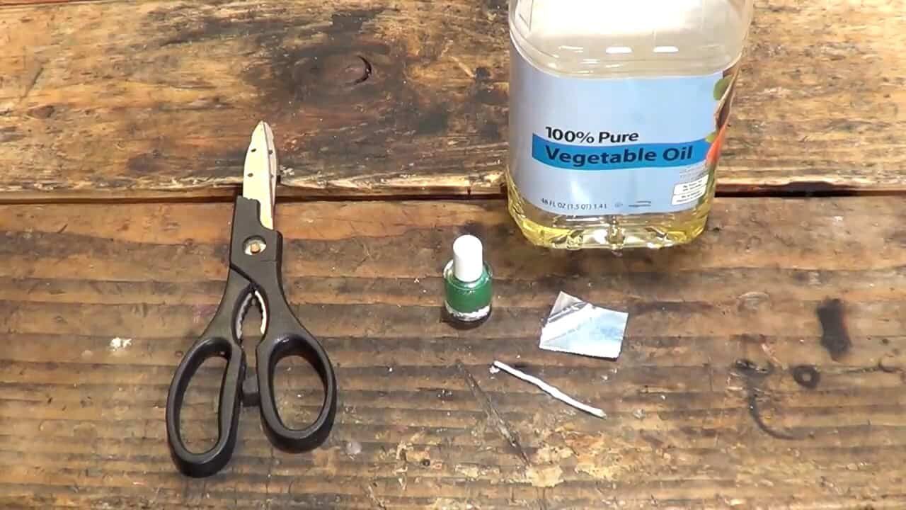 Vinegar and vegetable oil polish