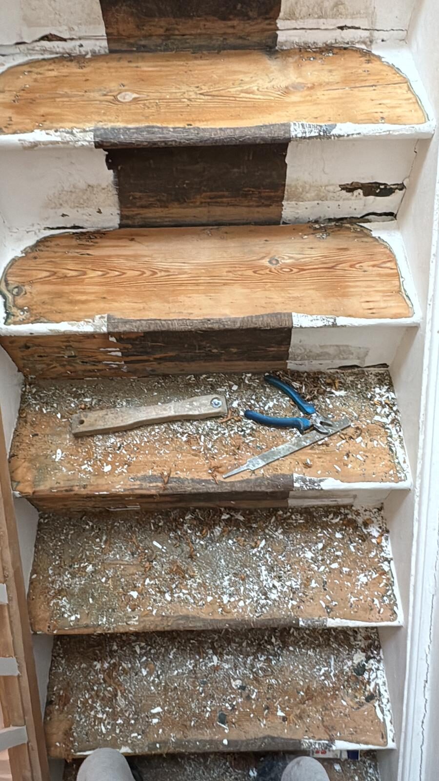 Staircase Sanding: Extending The Beauty Beyond Floor Level | Mr Sander®