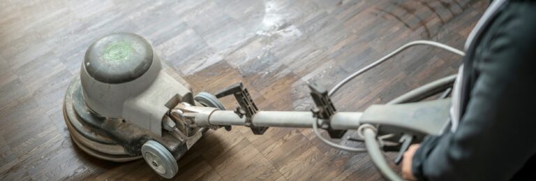 Craftsman,Oils,Parquet,Floor,With,The,Polishing,Machine