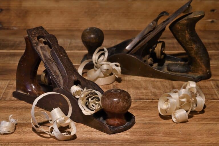Old,Carpenter,Wood,Planes,On,Burnt,Wood,Background,With,Curved