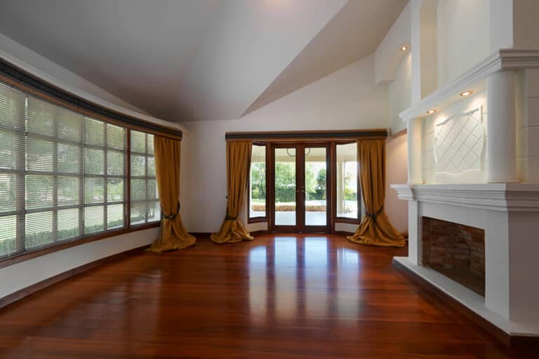 Interior,Design:,Big,Empty,Living,Room