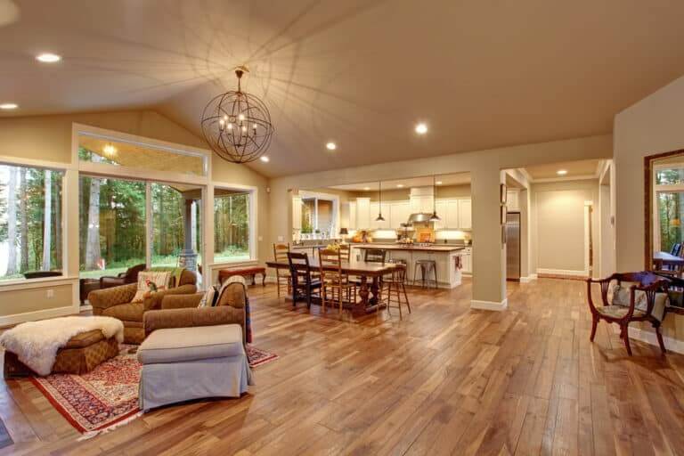 Well,Lit,Dinning,Room,With,Connected,Living,Room,With,Lots