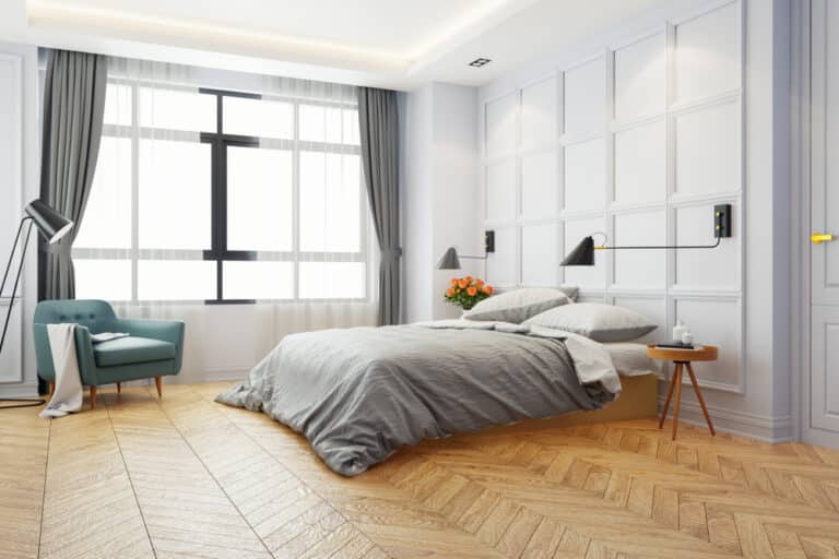 Modern,White,Bed,Room,,king,Bed,With,Black,Lamp,And